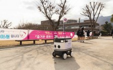 ‘실외이동로봇’ 보도 통행 가능해진다…배달·순찰 로봇 허용